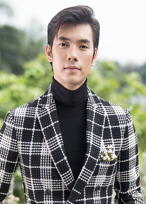 Nhan Phúc Vinh tiết lộ, khi còn học đại học, anh thích một cô gái. Đến ngày 14/2, anh chuẩn bị quà đến nhà cô gái này để tỏ tình nhưng người này không chịu gặp.