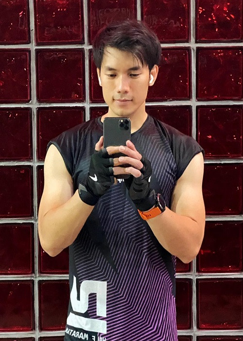 Nhan Phúc Vinh nghiêm túc luyện tập, ăn uống khoa học để có cơ thể săn chắc.