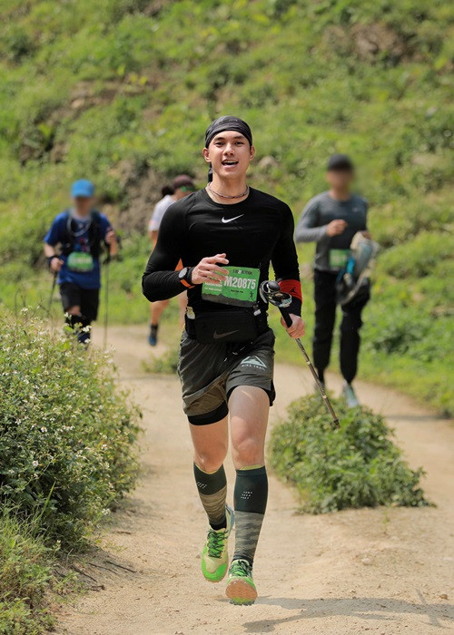 Nam diễn viên yêu thích các môn thể thao như chạy bộ, gym, bơi.