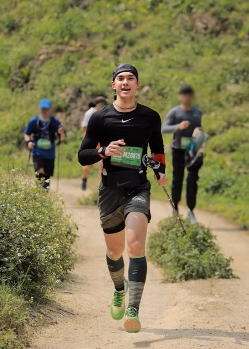 Nam diễn viên yêu thích các môn thể thao như chạy bộ, gym, bơi.