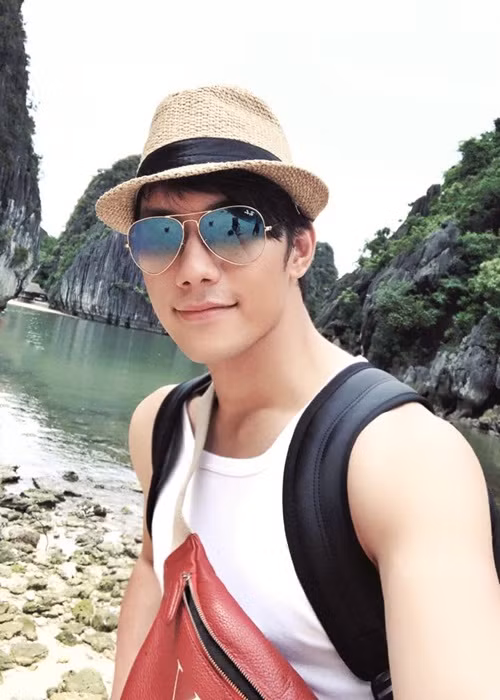 Nhan Phúc Vinh bật mí, là người miền Tây nên anh thích một cô gái miền Tây. Ngoài ra, mẫu bạn gái của Nhan Phúc Vinh là người chân thật, không có tham vọng nhiều.