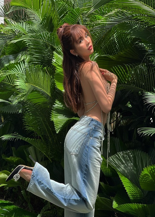 Ngoài Bella Hadid, nữ người mẫu gốc Trà Vinh còn học hỏi Kendall Jenner. Ảnh: FB Ngọc Trinh