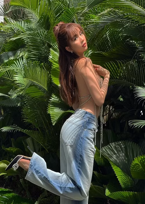 Ngoài Bella Hadid, nữ người mẫu gốc Trà Vinh còn học hỏi Kendall Jenner. Ảnh: FB Ngọc Trinh