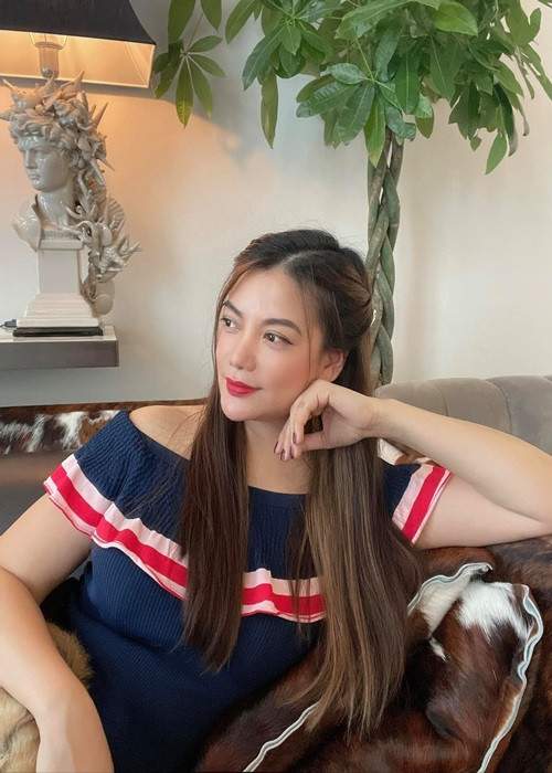 Bà mẹ một con tiết lộ, vóc dáng trở nên thon thả nhờ tập luyện và ăn uống theo quy trình thải độc, thải mỡ. Ảnh: FB Trương Ngọc Ánh