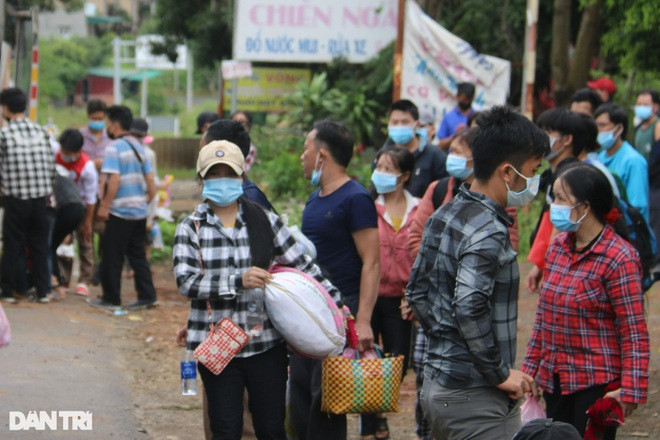 Vo chong thai phu cuoc bo 2.000 km ve que voi chi 200.000 dong-Hinh-4