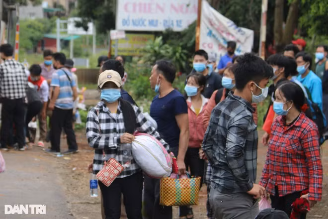 Vo chong thai phu cuoc bo 2.000 km ve que voi chi 200.000 dong-Hinh-4