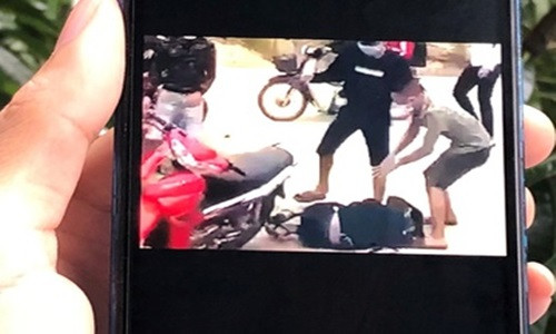 Tam giu 2 nguoi hanh hung nam sinh lop 12