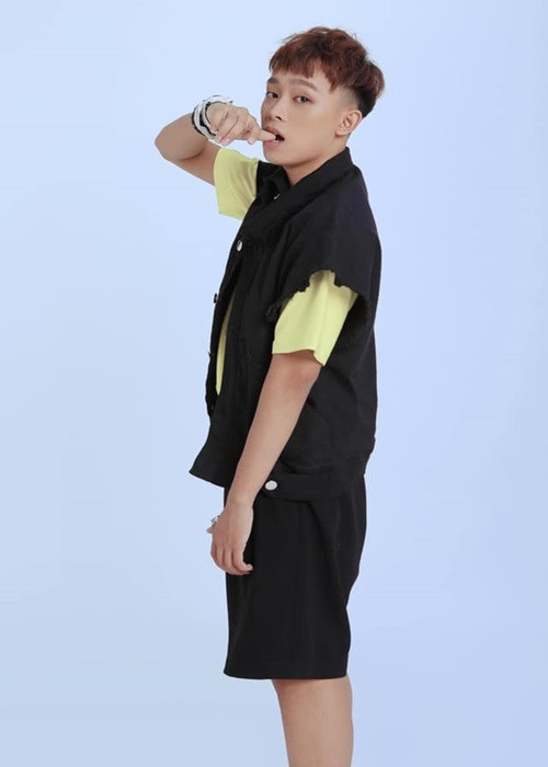 Đáng chú ý, phía Trang Trần livestream cho hay, người quản lý và công ty từ lâu muốn đuổi Hồ Văn Cường nếu như không có Phi Nhung bao bọc. Từ chia sẻ của Trang Trần và quản lý cũ của Phi Nhung, nhiều người đặt nghi vấn mối quan hệ giữa Hồ Văn Cường và công ty quản lý không mấy tốt đẹp.