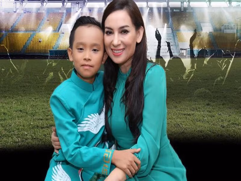 Quan ly Phi Nhung tra xong cat-se, Ho Van Cuong “bay mau” su nghiep?