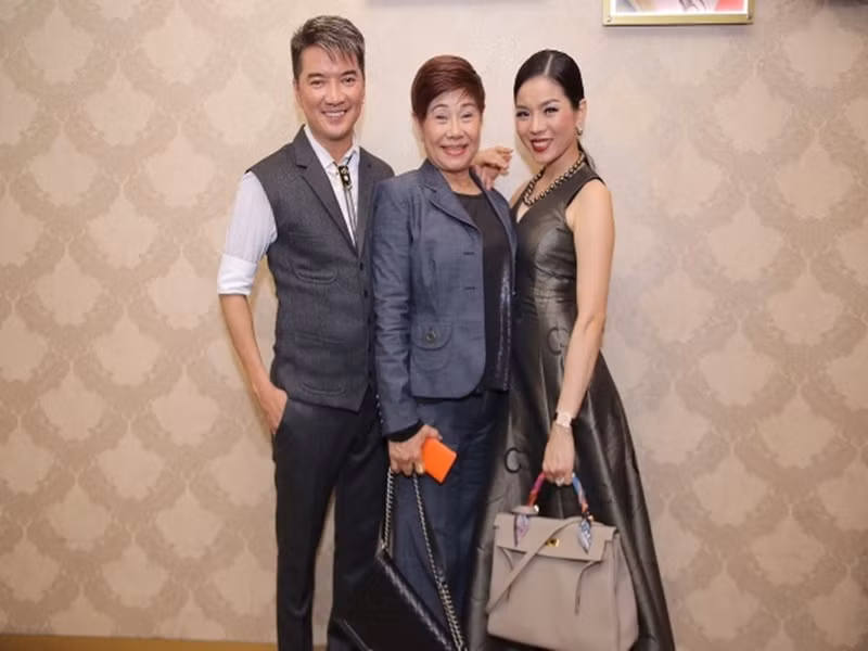 Vợ tin đồn của Đàm Vĩnh Hưng sinh năm 1954, hơn nam ca sĩ đến 17 tuổi. Ảnh: Gia đình Việt Nam