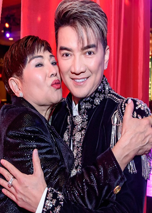 Trên trang cá nhân, bầu show Liên Phạm không ít lần công khai hình ảnh bên Đàm Vĩnh Hưng. Ảnh: Dân Việt