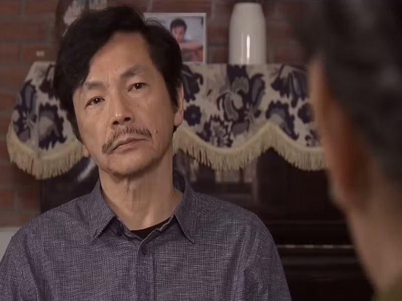 Năm 2021, nghệ sĩ Trung Anh đóng phim “Trở về giữa yêu thương” phần 2 thay cho cố nghệ sĩ Hoàng Dũng. Ngoài ra, ông còn tham gia diễn xuất trong phim truyền hình “Mặt nạ hạnh phúc”. Ảnh: VTV