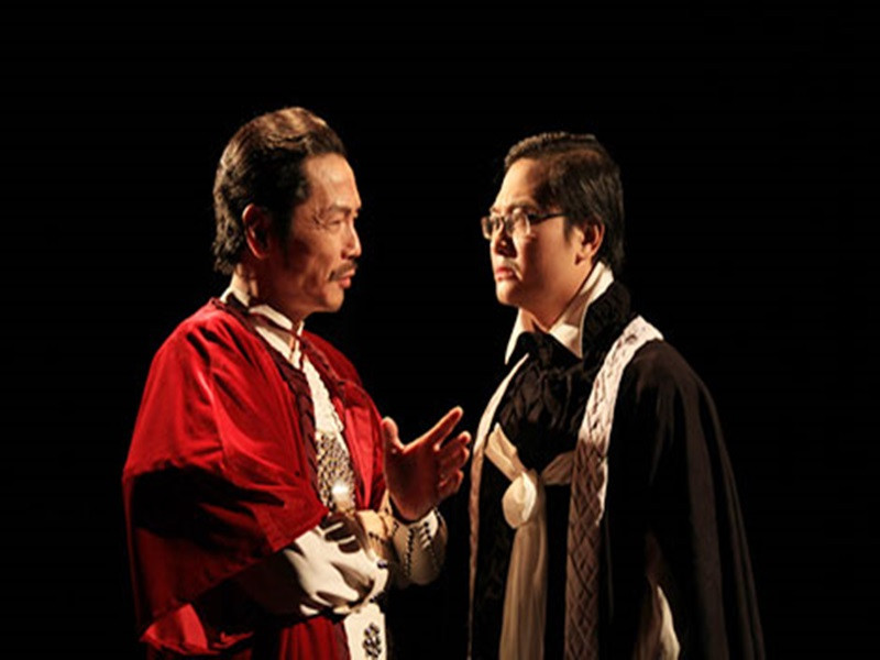 NSND Trung Anh từng nhận huy chương vàng cho vai diễn trong vở kịch "Hamlet" tại Hội diễn Liên hoan Sân khấu thể nghiệm thế giới lần thứ III vào năm 2016. Ngoài ra, ông còn đoạt không ít giải thưởng khác ở lĩnh vực sân khấu. Ảnh: Công an nhân dân online