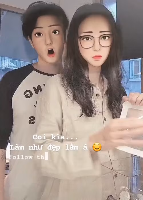 Gần đây, Ngô Thanh Vân đăng tải khoảnh khắc nhí nhảnh của tình trẻ khi cô pha cà phê sáng.