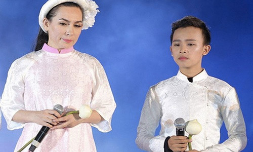 My Le trach moc Ho Van Cuong khong benh vuc Phi Nhung