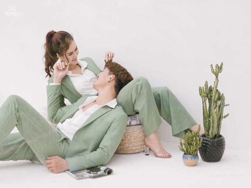 Hương Giang từng khoe được Đình Tú chăm sóc từ những thứ rất nhỏ nhặt, kể cả cắt móng tay, móng chân hay sấy tóc, luôn hỏi han khi đi đâu về. Ảnh: FB Hương Giang