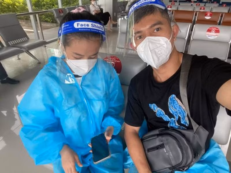 Lương Bằng Quang trở về nhà cùng bạn gái Ngân 98. Ảnh: FB Lương Bằng Quang