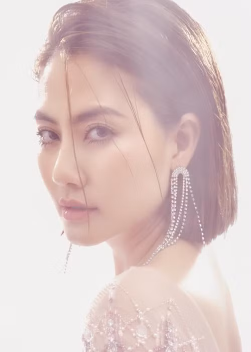 Ngọc Lan được xem là một trong những mỹ nhân có đường tình duyên lận đận nhất showbiz Việt. “Bà mối” này từng 3 lần làm cô dâu hụt và qua 1 lần đò. Ảnh: FBNV