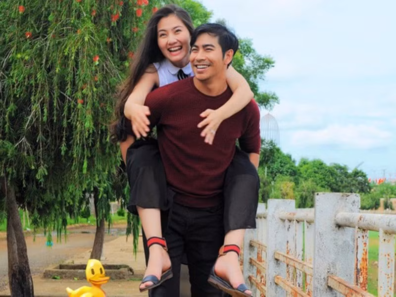 Thanh Bình yêu thầm Ngọc Lan trong nhiều năm, chứng kiến những mối tình đổ vỡ của cô. Sau 10 năm làm bạn, Ngọc Lan mới để ý tâm tư của Thanh Bình và trân trọng tình cảm của anh. Ảnh: FBNV