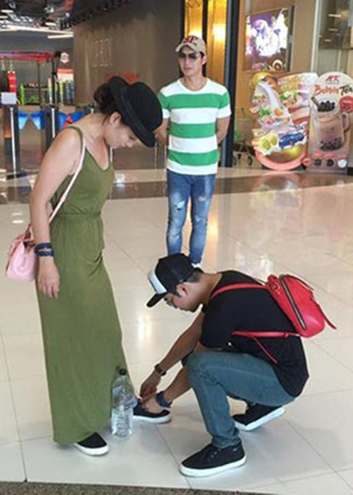 Thanh Bình từng 2 lần chi tiền mua xe hơi tặng vợ. Bên cạnh đó, nam diễn viên còn xây biệt thự 5 tầng cho vợ con. Có thể nói, Thanh Bình là người chồng soái ca. Bản thân Lan Ngọc thừa nhận Thanh Bình là người đàn ông đáng mơ ước. Ảnh: FBNV