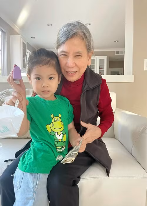 Mẹ chồng của Thanh Thảo năm nay ngoài 80 tuổi, là người gốc Hoa nhưng rất giỏi tiếng Việt.