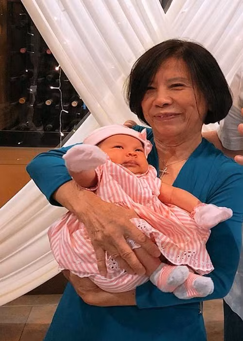 Nữ ca sĩ cho hay, mẹ chồng nói rằng vì thương cô nên sẽ xem người thân của Thanh Thảo như người thân của bà.