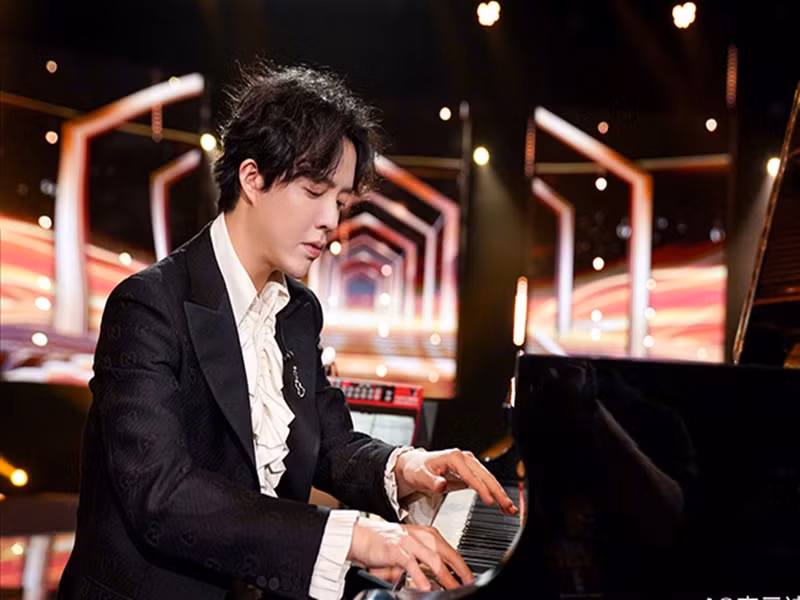 Theo Dân Việt, Lý Vân Địch bắt đầu học piano khi mới 7 tuổi và nhanh chóng chứng tỏ bản thân. Lý Vân Địch trở thành nghệ sĩ dương cầm Trung Quốc đầu tiên giành giải Chopin quốc tế, vào năm 2000, khi 18 tuổi. Ảnh: Vietnamnet