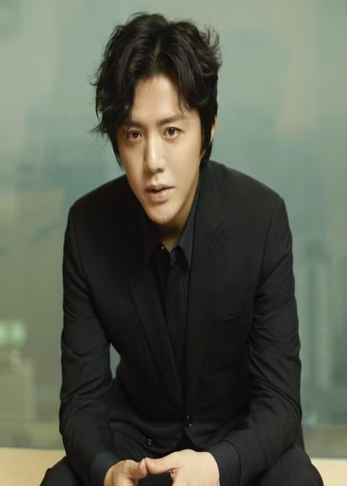 Trong hơn 20 năm qua, Lý Vân Địch phát hành gần 20 album phòng thu với số lượng tiêu thụ hàng triệu bản. Năm 2019, anh lưu diễn vòng quanh thế giới, với 100 buổi hòa nhạc được lên kế hoạch. Ảnh: Zing