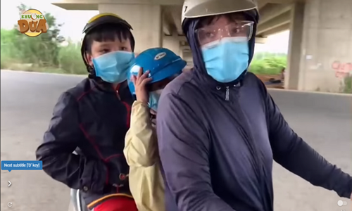 Vach tran kich ban lua dao cua nguoi phu nu gia cho con ve que de xin tien-Hinh-3