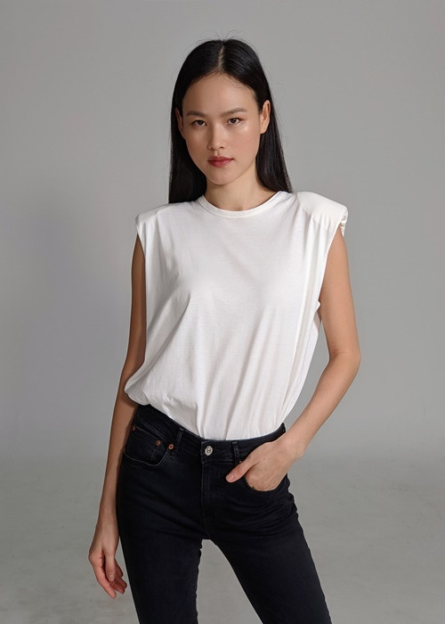 Tháng 3/2021, Tuyết Lan trở thành mẫu Việt duy nhất catwalk cho show Louis Vuitton Xuân/Hè 2021. Ảnh: FB Tuyết Lan