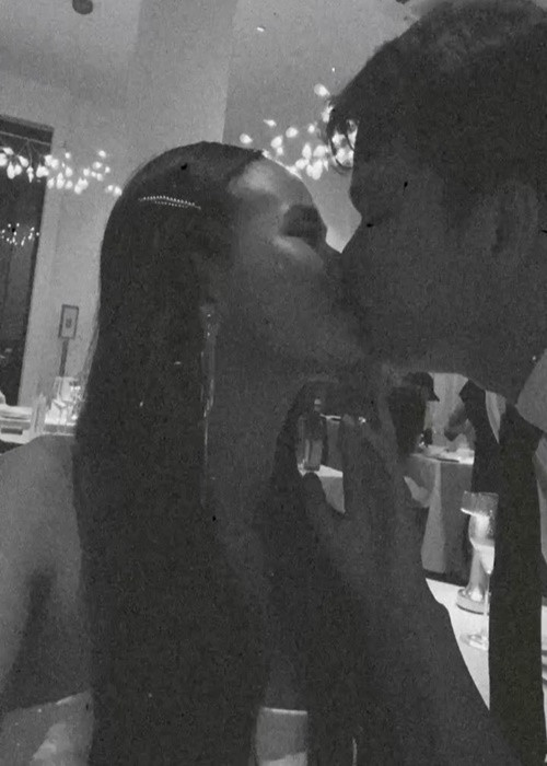 Tuyết Lan đang đắm chìm trong tình yêu bên người yêu ở Singapore. Ảnh: FB Tuyết Lan