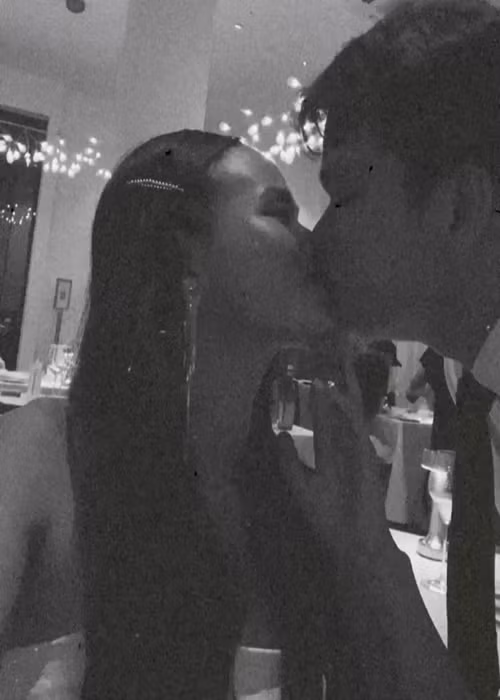 Tuyết Lan đang đắm chìm trong tình yêu bên người yêu ở Singapore. Ảnh: FB Tuyết Lan