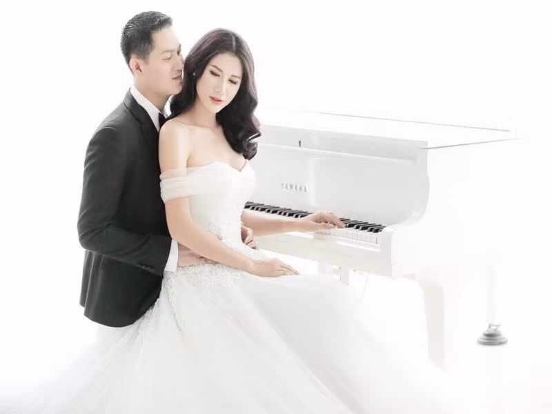  Trang Trần và Louis quen nhau trong thời gian tham gia các chương trình thiện nguyện. Gắn bó được nhiều năm, có một cô con gái chung nhưng cả hai vẫn chưa làm đám cưới. Ảnh: FB ông xã Trang Trần