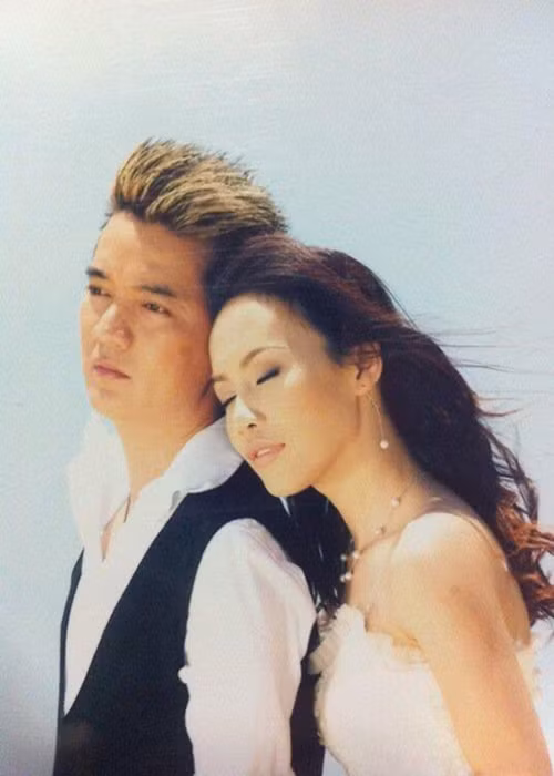 Phương Trang cho biết cô đi hát vì đam mê, không muốn mang tiếng nhờ tên tuổi anh trai hay em trai. Theo em gái Hoài Linh, người kéo cô lên sân khấu chính là Đàm Vĩnh Hưng. Ảnh: Zing