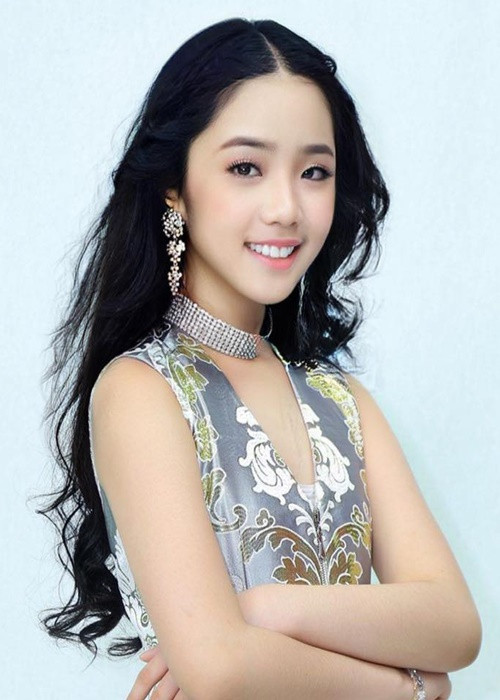 Trong tương lai, gia đình của Thiên Nga vẫn tiếp tục đầu tư học hành cho nữ ca sĩ nhí. Cụ thể, đến lớp 9, Thiên Nga sẽ du học tại Học viện âm nhạc ở New York. Sau 6 năm, Thiên Nga sẽ trở về Việt Nam để làm nhà sản xuất âm nhạc. Ảnh: FB Thiên Nga