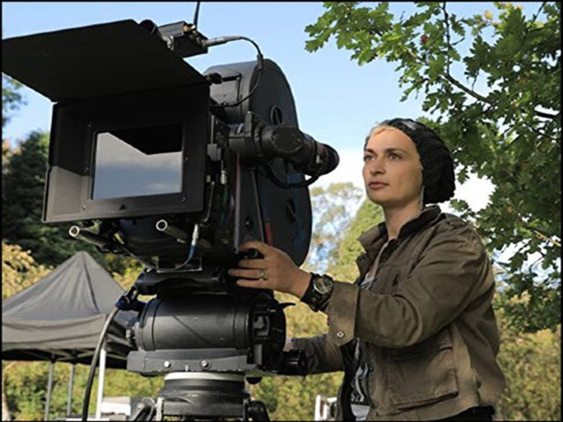 Nữ đạo diễn bị Alec Baldwin bắn chết trên phim trường sinh năm 1979 tại Ukraina. Cô học báo chí ở quê nhà. Ảnh: Variety