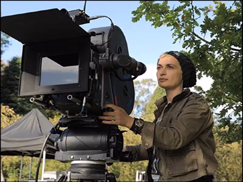 Nữ đạo diễn bị Alec Baldwin bắn chết trên phim trường sinh năm 1979 tại Ukraina. Cô học báo chí ở quê nhà. Ảnh: Variety