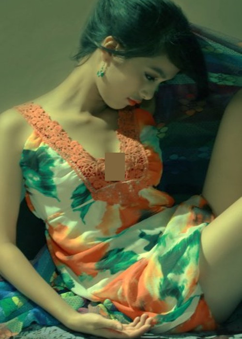 Bạn gái của Johnny Trí Nguyễn hướng tới hình ảnh gợi cảm. Ảnh: FB Nhung Kate