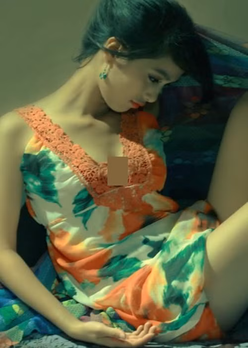 Bạn gái của Johnny Trí Nguyễn hướng tới hình ảnh gợi cảm. Ảnh: FB Nhung Kate