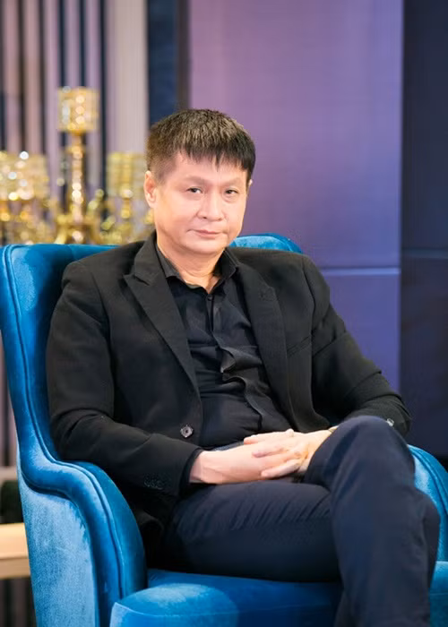 Đạo diễn Lê Hoàng từng được cho là dẫn chứng chuyện Hoàng Thùy Linh lộ clip không vui vẻ nhưng vẫn đáng nhớ, đáng nói khi đề xuất nên đổi tên gameshow Ký ức vui vẻ thành Ký ức đáng nhớ. Tuy nhiên, trả lời Vietnamnet, Lê Hoàng một mực phủ nhận nhắc đến tên Hoàng Thùy Linh. Ảnh: Người đưa tin