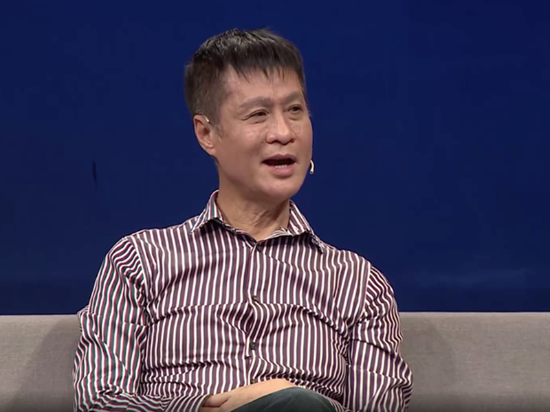 Mới đây, đạo diễn Lê Hoàng trở thành tâm điểm của dư luận bởi phát ngôn "phụ nữ làm nail hoặc buôn bán online thì học vấn không cao". Ảnh: Người lao động