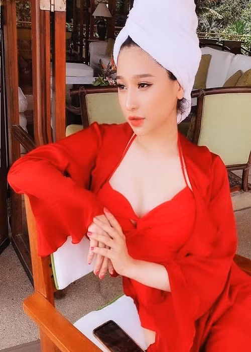 Vợ cũ Hồ Quang Hiếu hiện tại chủ yếu tập trung kinh doanh.