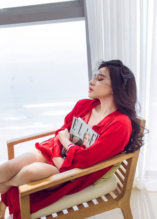 Ivy Lê theo đuổi phong cách gợi cảm.