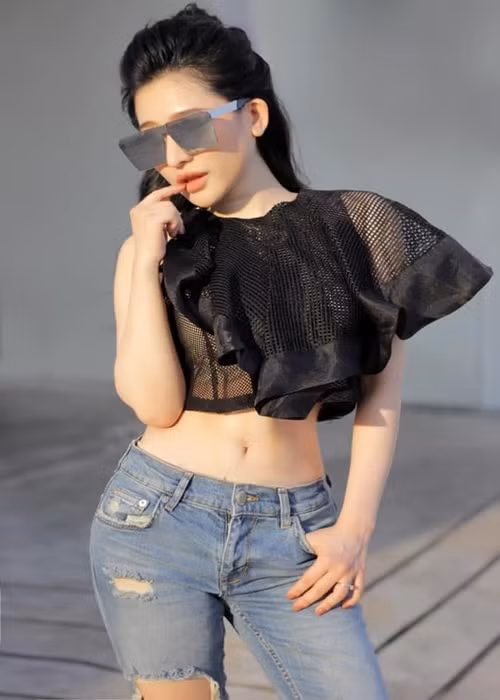 Hồi tháng 7/2021, giữa nghi vấn "gương vỡ lại lành" với Hồ Quang Hiếu, Ivy Lê khẳng định cô vẫn độc thân.