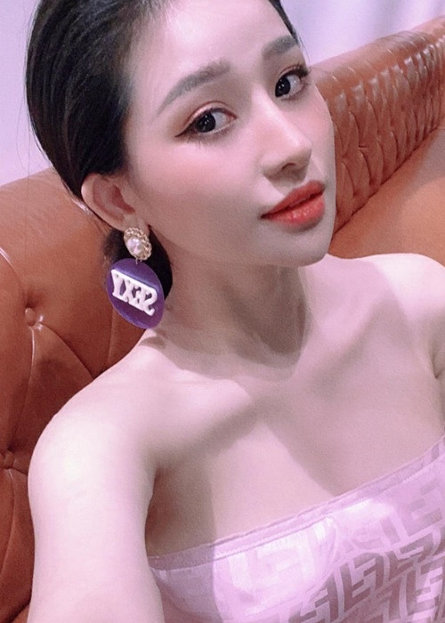 Ngoài mác “vợ cũ Hồ Quang Hiếu”, Ivy Lê còn gây chú ý nhờ là một hot girl.