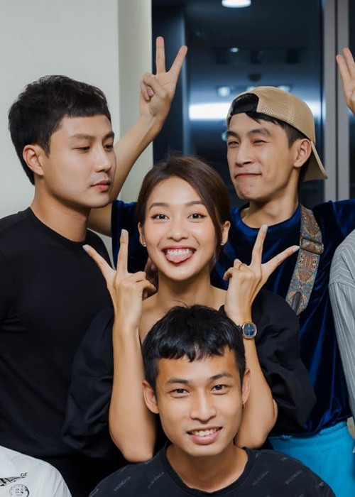 Bị đồn phim giả tình thật, cặp đôi diễn viên chính “11 tháng 5 ngày” phủ nhận. Ảnh: FB Khả Ngân