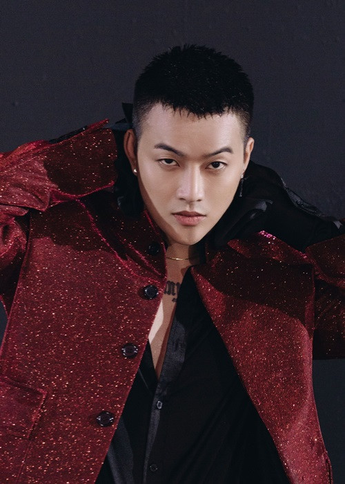 Bạn trai tin đồn của Nhật Kim Anh không lên tiếng về tin đồn phẫu thuật thẩm mỹ. Ảnh: FB TiTi