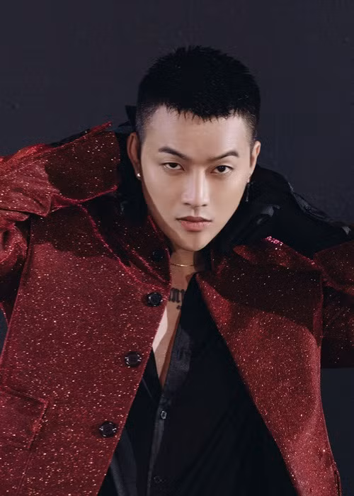 Bạn trai tin đồn của Nhật Kim Anh không lên tiếng về tin đồn phẫu thuật thẩm mỹ. Ảnh: FB TiTi