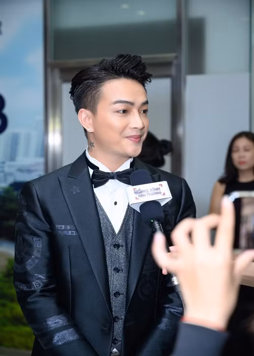 TiTi ngày càng phong độ, không còn bị chê ăn mặc thảm họa như xưa. Ảnh: FB TiTi