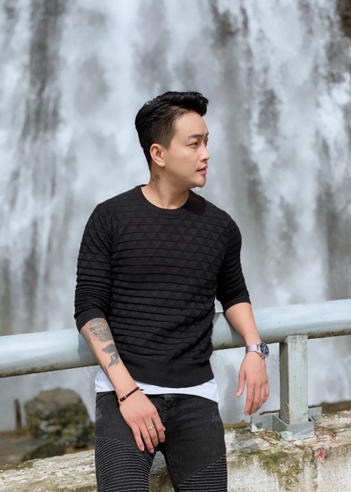 Nam ca sĩ TiTi không ngại hợp tác với Nhật Kim Anh dù bị nghi hẹn hò. Ảnh: FB TiTi